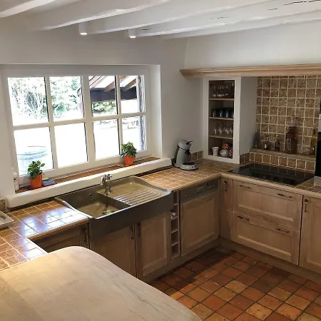 Modern In With Beach Nearby *