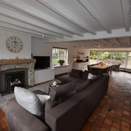 Villa Modern In With Beach Nearby